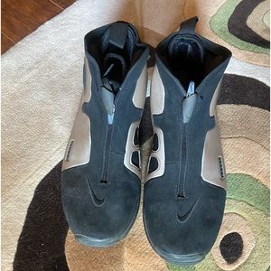 Nike Flightposit 2. Black and Copper. Mens 11.